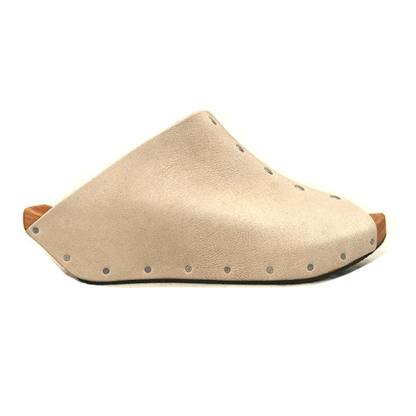 Summer Sports Shoes Demonstrate