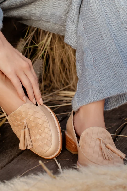 Fashionable Hiking Shoes Nikita Woven Leather Loafers