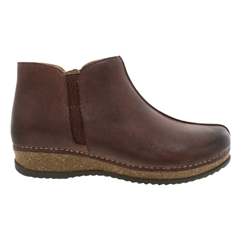 Durable Snow Boots Dansko Women's Makara Brown Waxy Milled