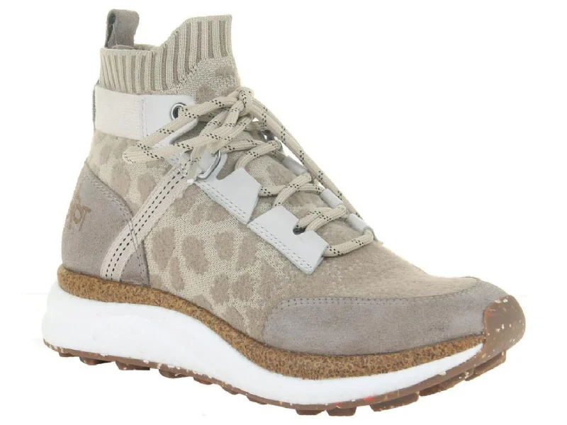 Best Hiking Boots For Winter OTBT: Hybrid in KHAKI Sneakers
