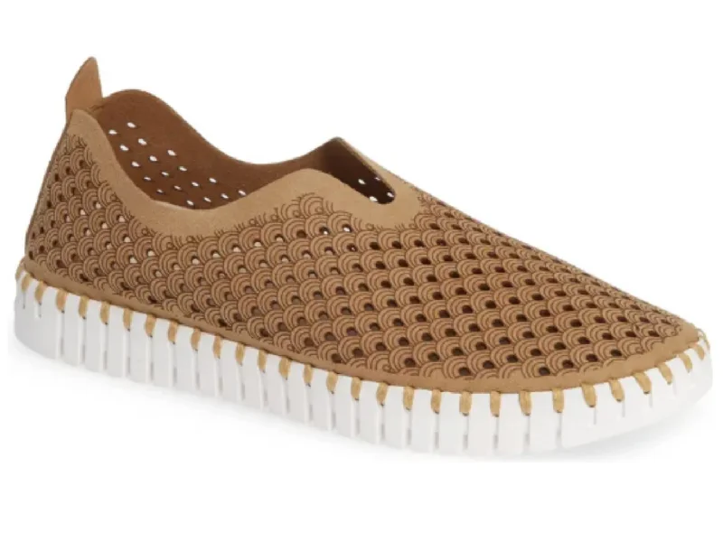 Outdoor Shoes Collection Isle Jacobsen: Tulip in Cashew